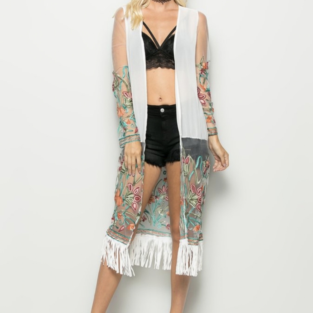 a Shappe White Sheer Floral Fringe-Trim Kimono S